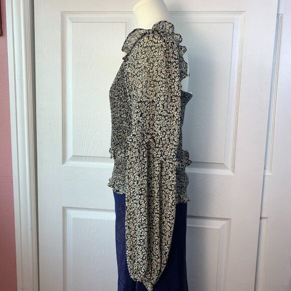 ASTR the Label Black and White Ditsy Floral Smocked Peasant Blouse Size L - Picture 7 of 8